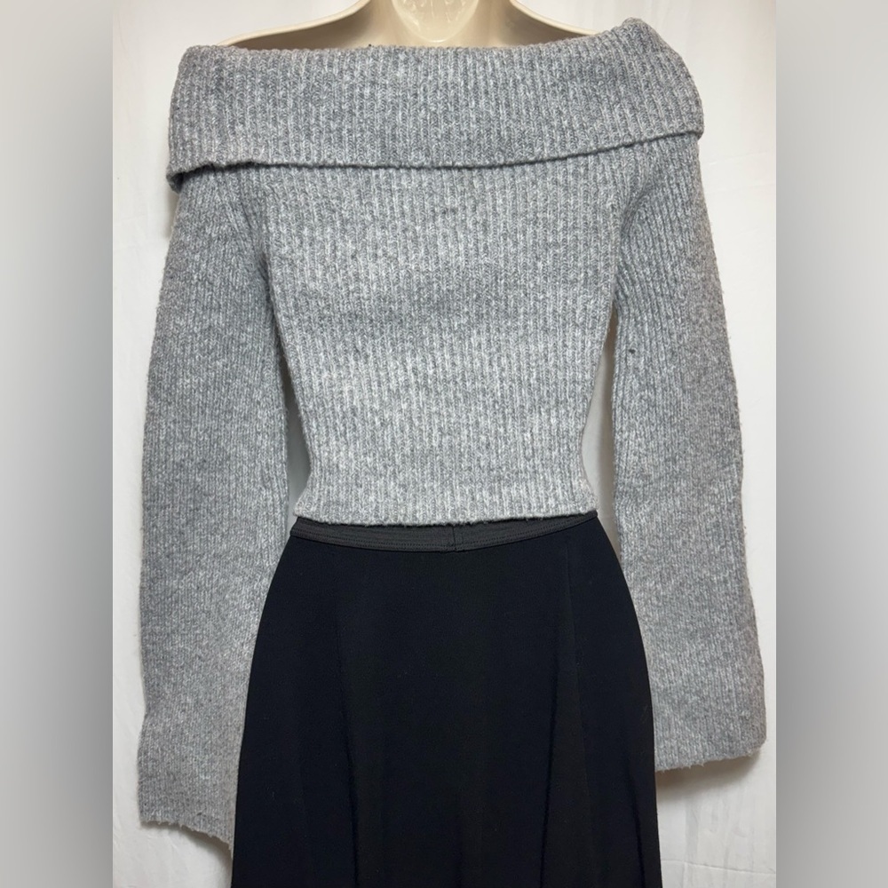 BAILEY ROSE Off-the-Shoulder Crop Sweater - Picture 4 of 6